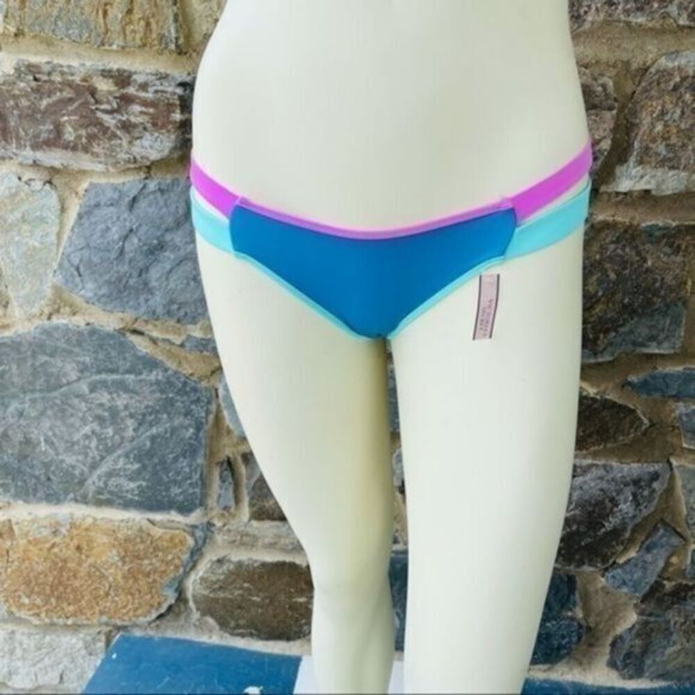 NWT Victoria’s Secret bikini bottom size XS